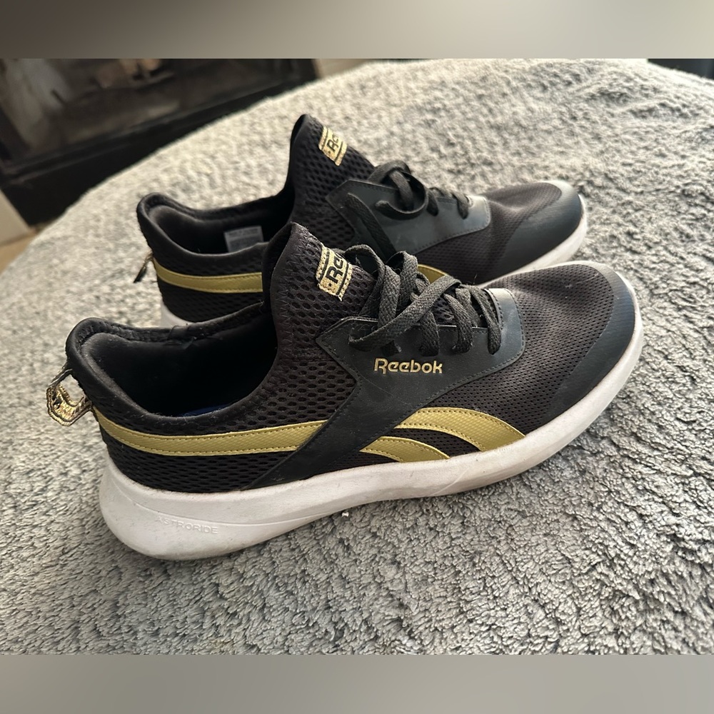 Reeboks - Picture 4 of 4